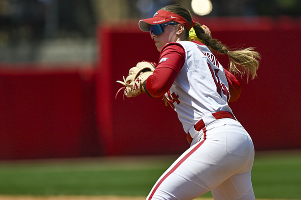 Arkansas softball's Karlie Davison named SEC Player of the Week