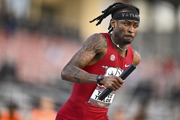 Relay teams stand out for Arkansas track and field at LSU Invitational