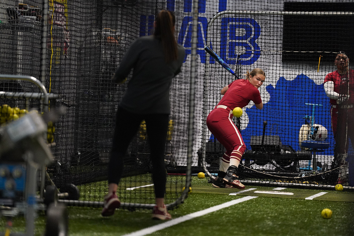 Alabama hits 4 home runs, surges past Arkansas softball at SEC Tournament