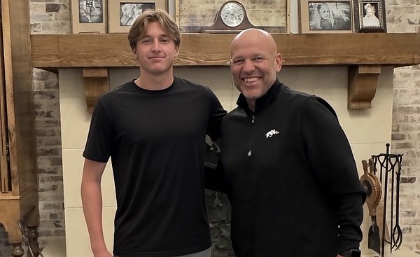 Arkansas football's Chad Lunsford has productive in-home visit with top punting prospect