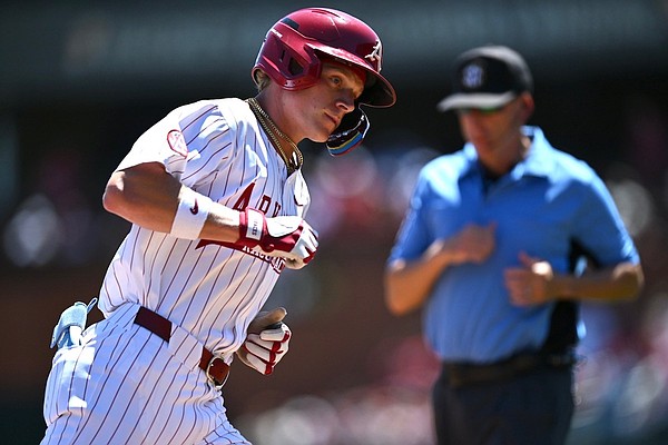 Arkansas baseball notebook: Maika Niu heating up in May again