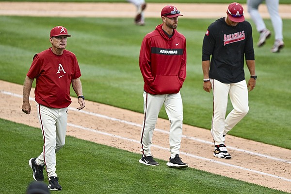 Arkansas baseball notebook: Razorbacks miss on a chance to make move in SEC standings