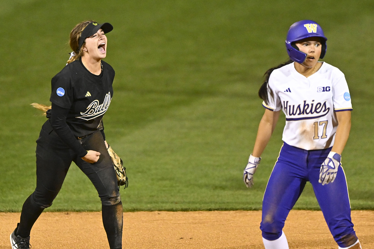 South Florida outlasts Washington, advances to face Arkansas softball in regional winners' bracket