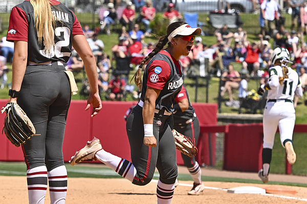 UPDATES & ANALYSIS: Arkansas softball vs. South Florida at NCAA Fayetteville Regional