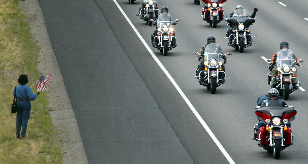 Motorcycle caravan crosses Arkansas on annual trip to Vietnam memorial