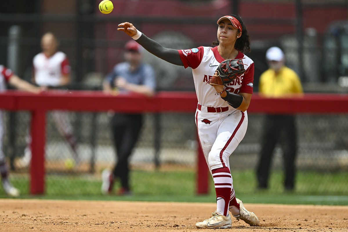 Arkansas softball shortstop Atalyia Rijo delivers 1-2 punch in regional title victory