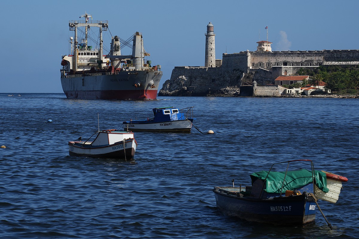 Humanitarian aid ship from Mexico docks in Havana as tensions escalate between US and Cuba
