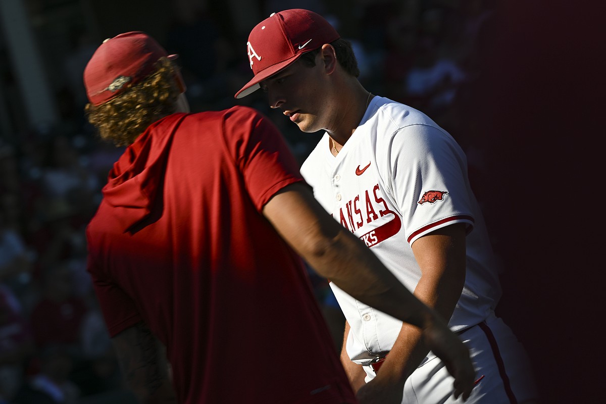 Arkansas baseball notebook: Hunter Dietz 'OK' after he leaves start vs. Texas at SEC Tournament with injury