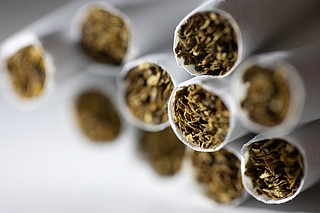 big size cigarette name Marlboro Gold 40 XXL