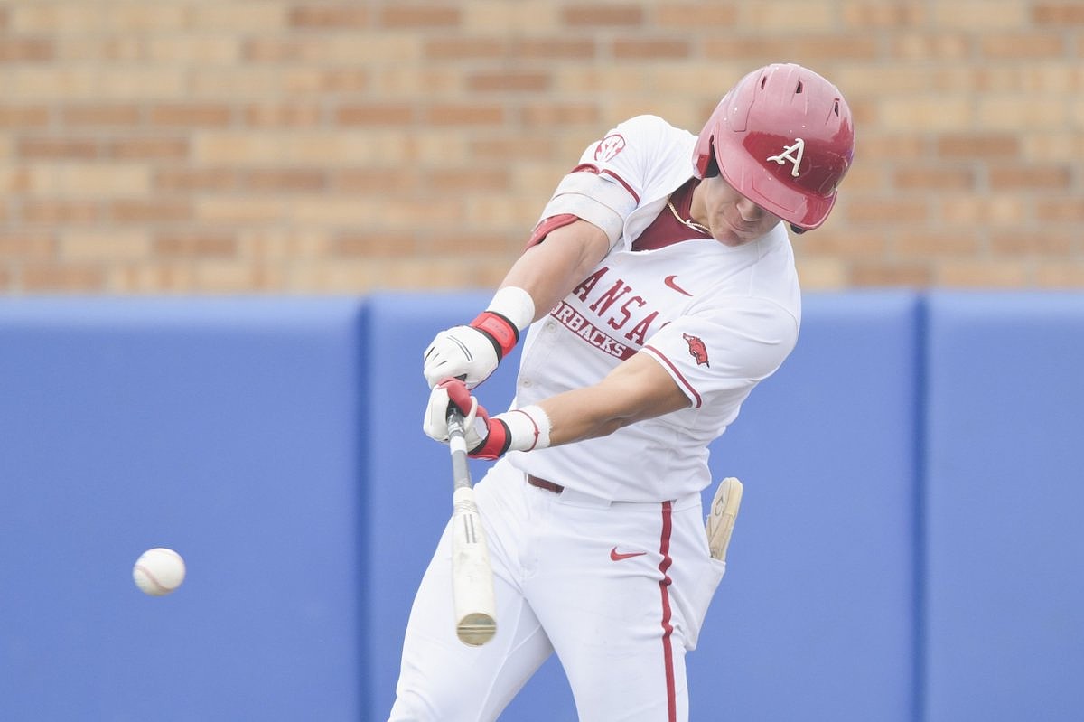 Arkansas baseball holds on to beat Northeastern, advances to regional title round vs. Kansas