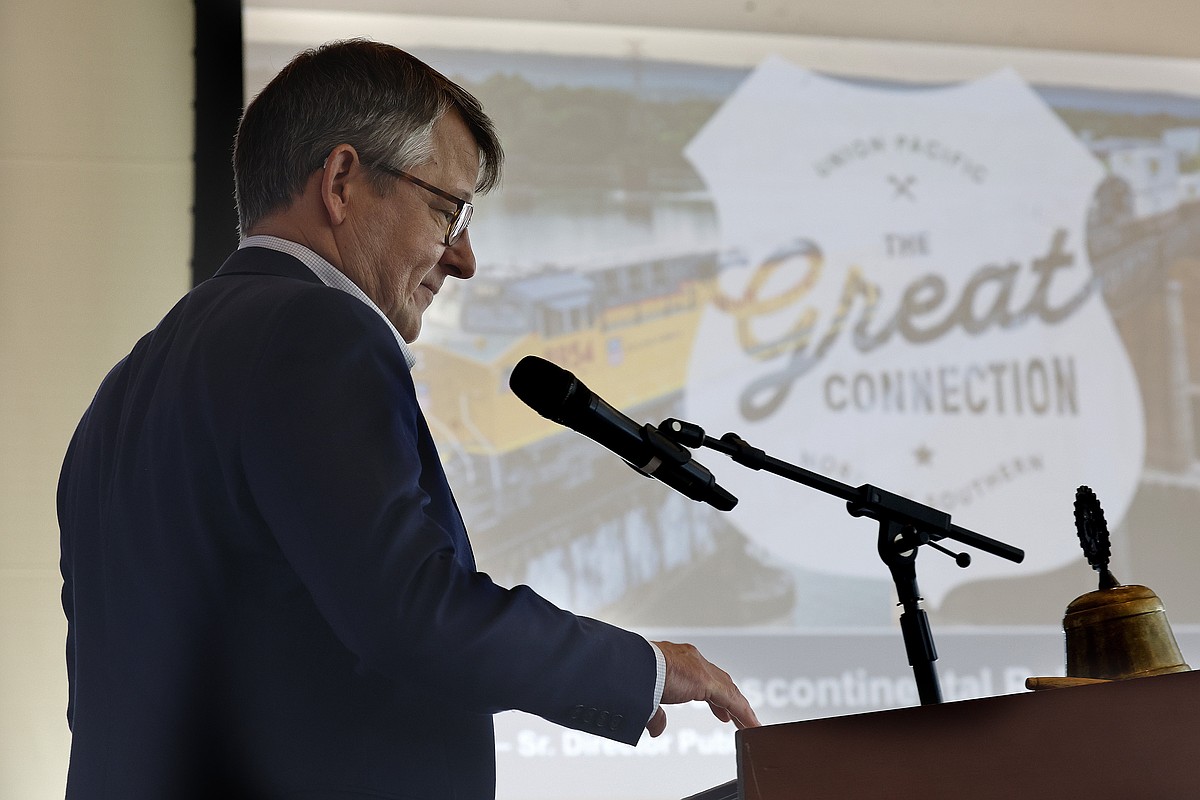 Union Pacific official talks up proposed merger in remarks at Little Rock Rotary Club