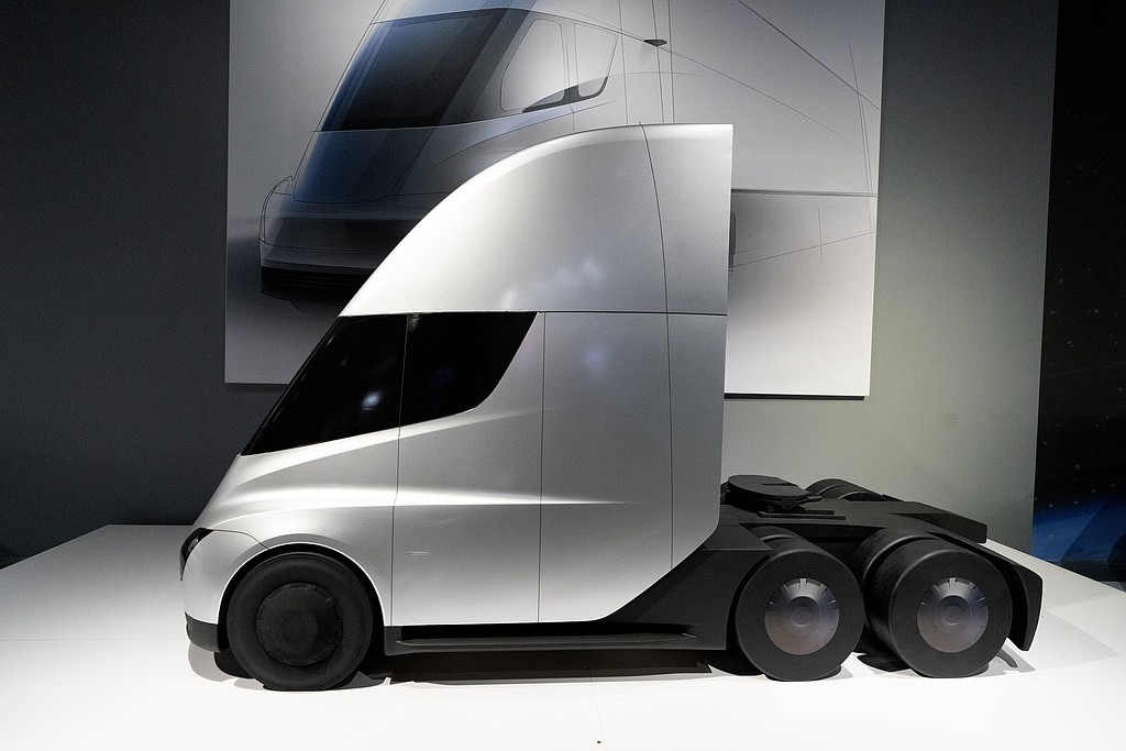 ArcBest adds 2 Tesla electric semi trucks to its fleet