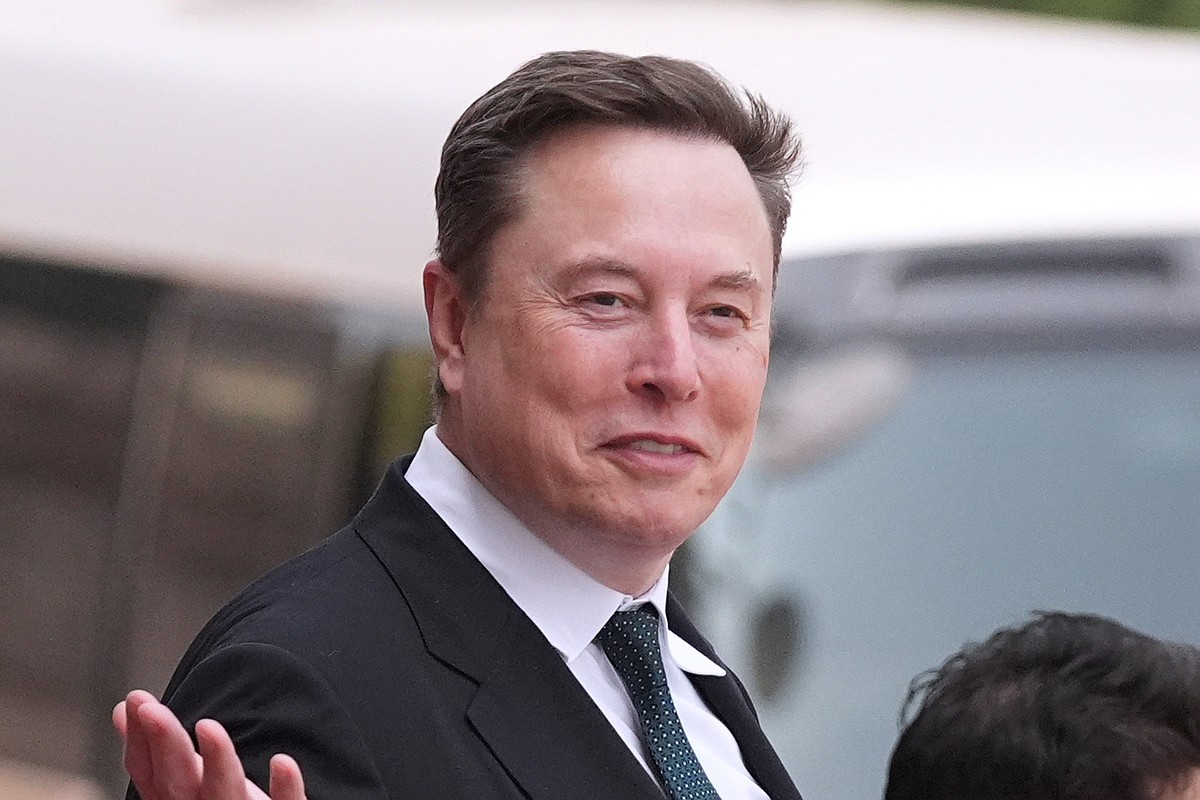 SpaceX soars 23% in Wall Street debut and makes Elon Musk the first trillionaire