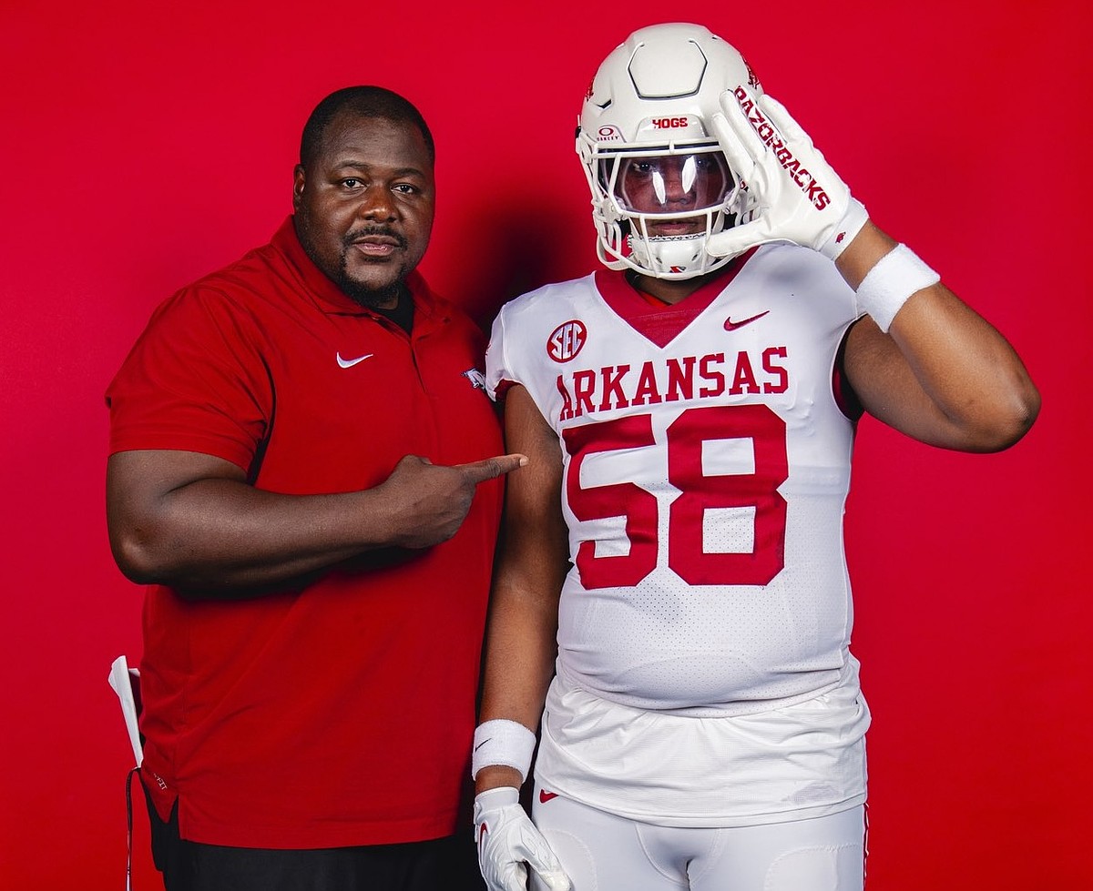 3-star offensive lineman Judah Gumbs commits to Arkansas football