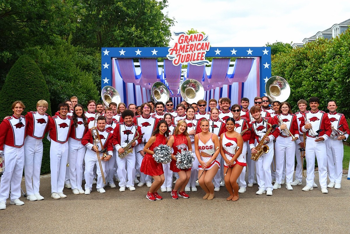 Bands from University of Arkansas, Episcopal Collegiate School perform in London