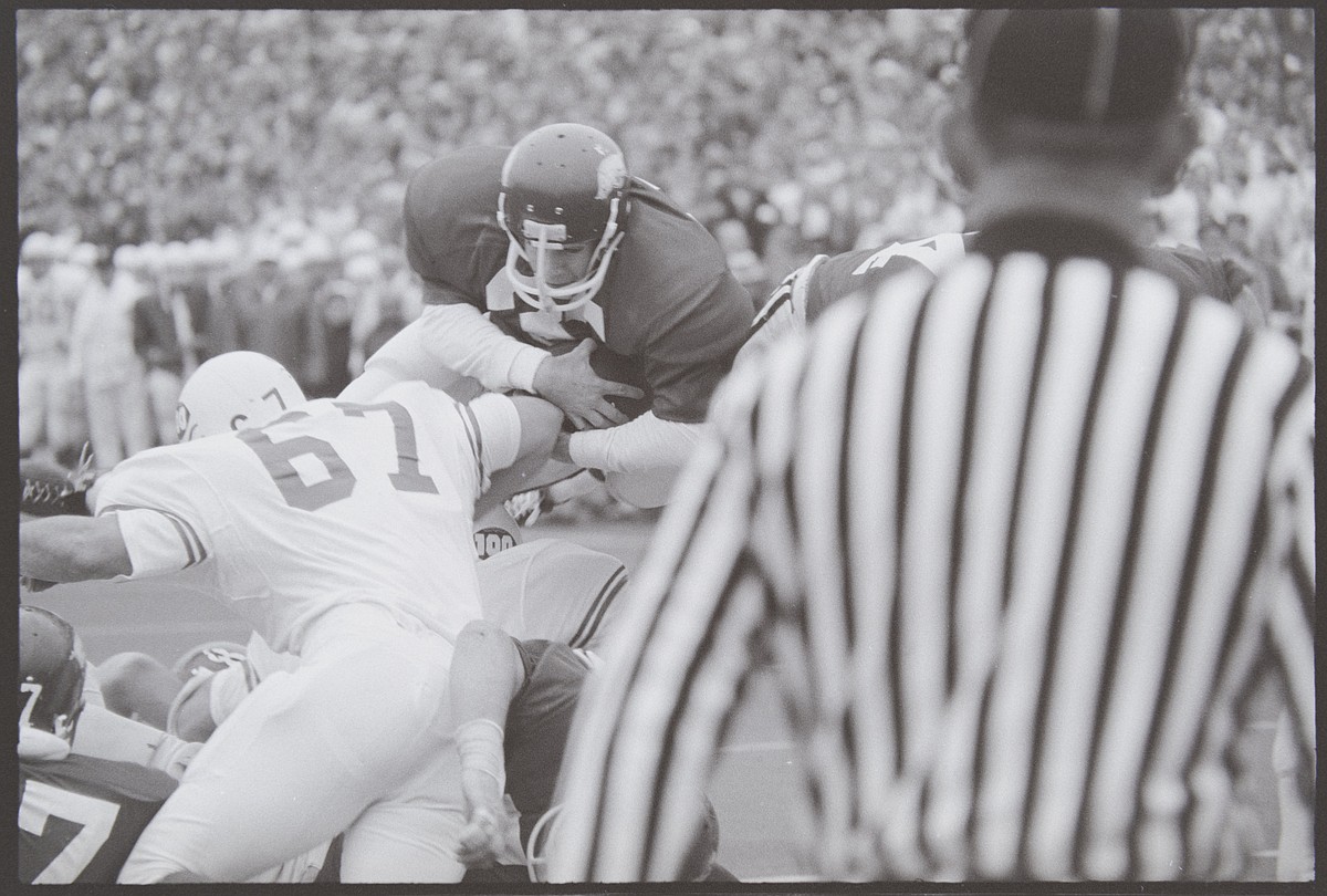 Razorback great football star Bill Burnett passes at age 78