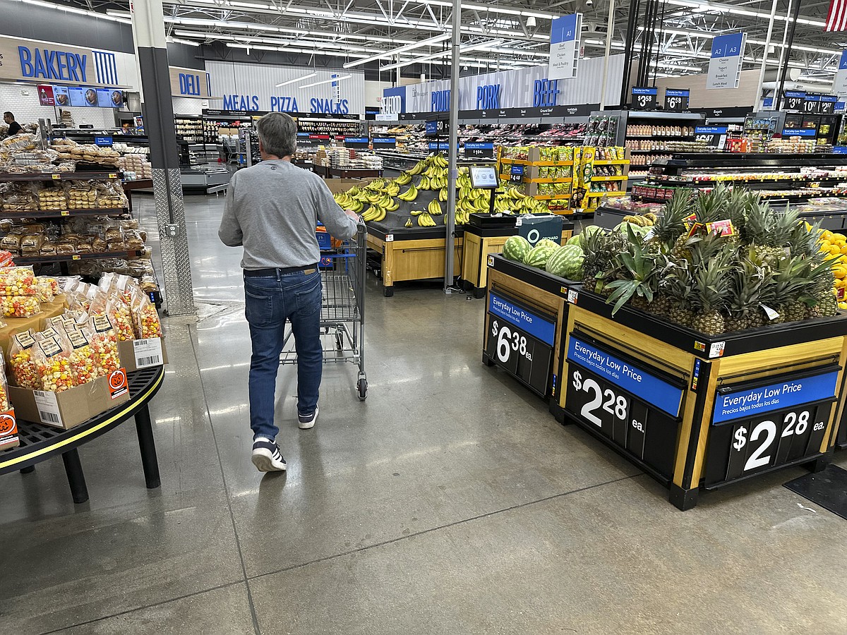 Walmart announces price cuts; Trump claims White House influence