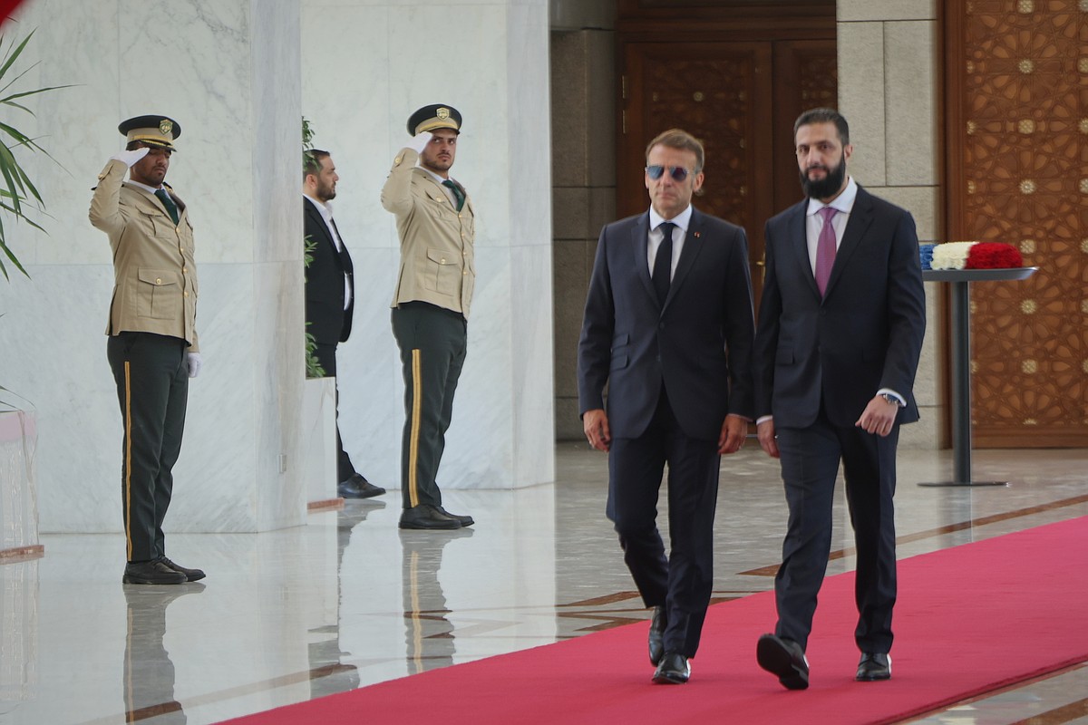 Macron's Damascus visit marred by explosions injuring 18