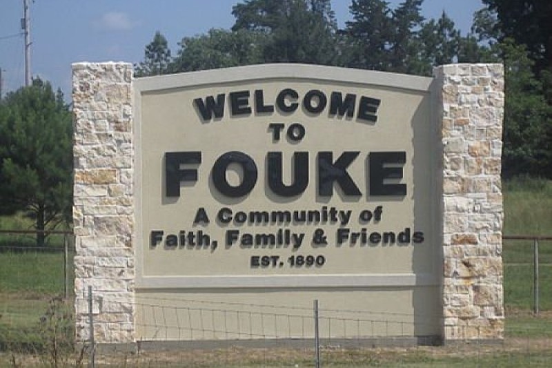 Arkansas board suspends former Fouke superintendent’s license, says he kissed students