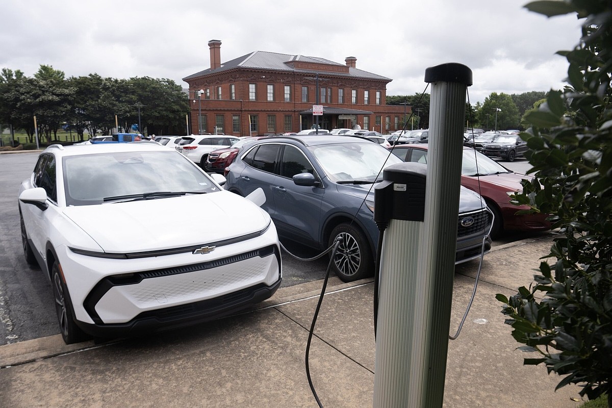 Construction of public electric vehicle chargers plugging along in Arkansas