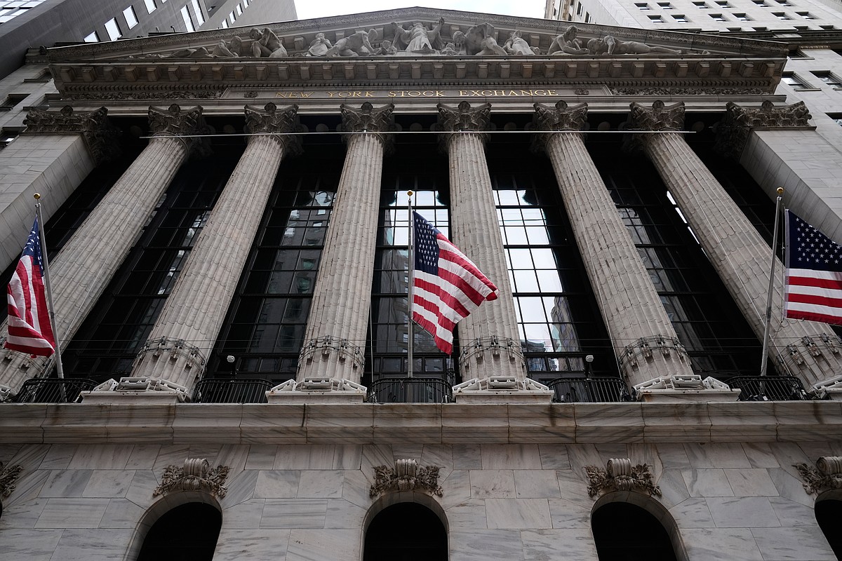 Oil prices jump , while US stocks trim their losses after the Fed leaves rates alone