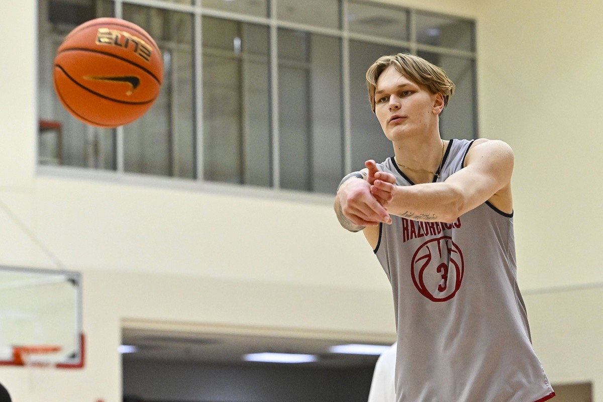 Arkansas basketball's Miikka Muurinen awaiting NCAA clearance, unlikely to play in Bahamas