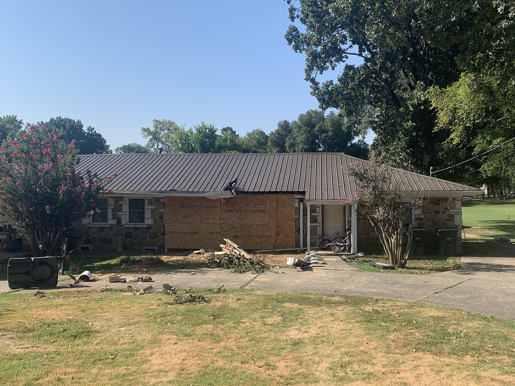 Driver Injured After A FedEx Truck Crashed Into A Sherwood Home Sunday driver-injured-after-a-fedex-truck-crashed-into-a-sherwood-home-sunday