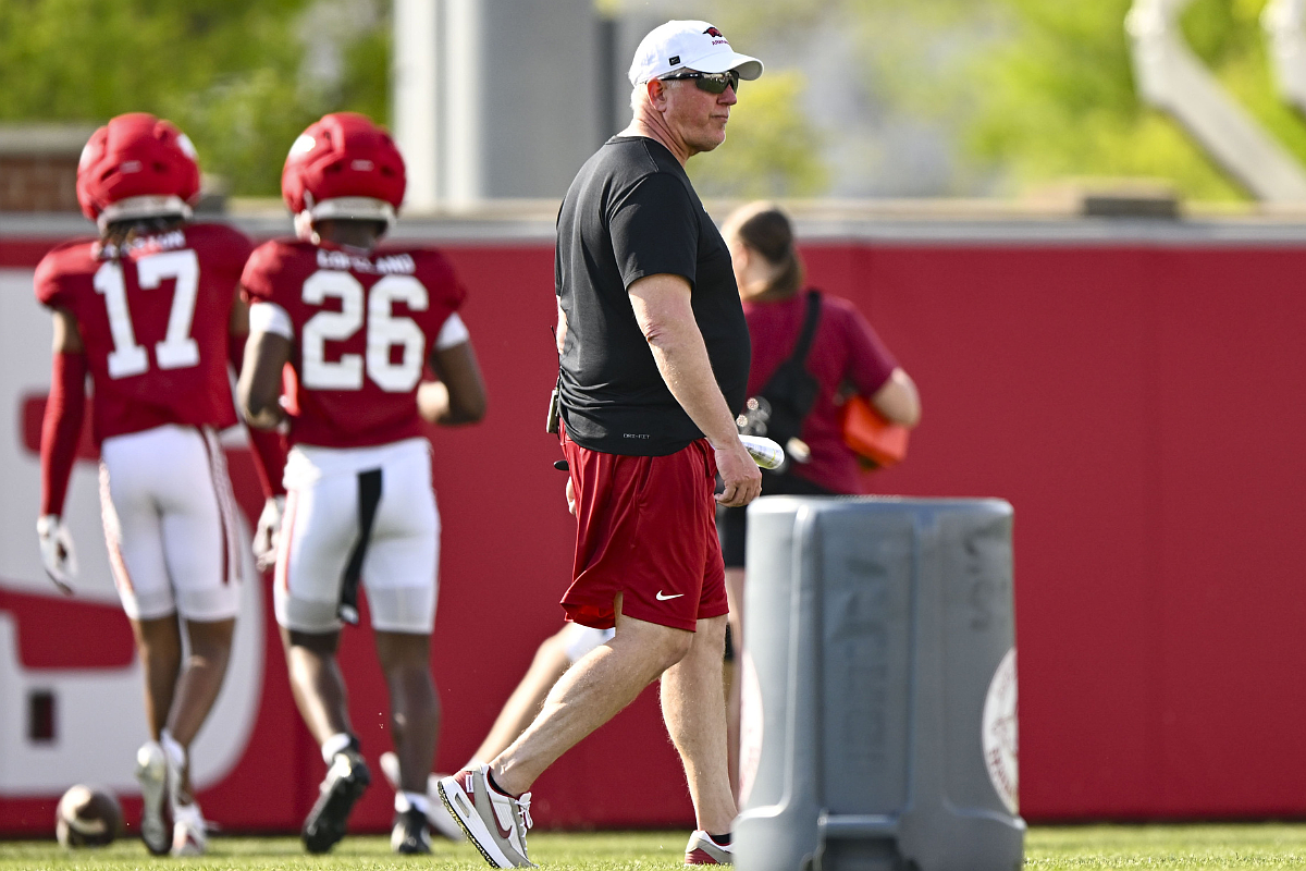 'That was last year': Ron Roberts focused on rebuilding Arkansas football's new-look defense