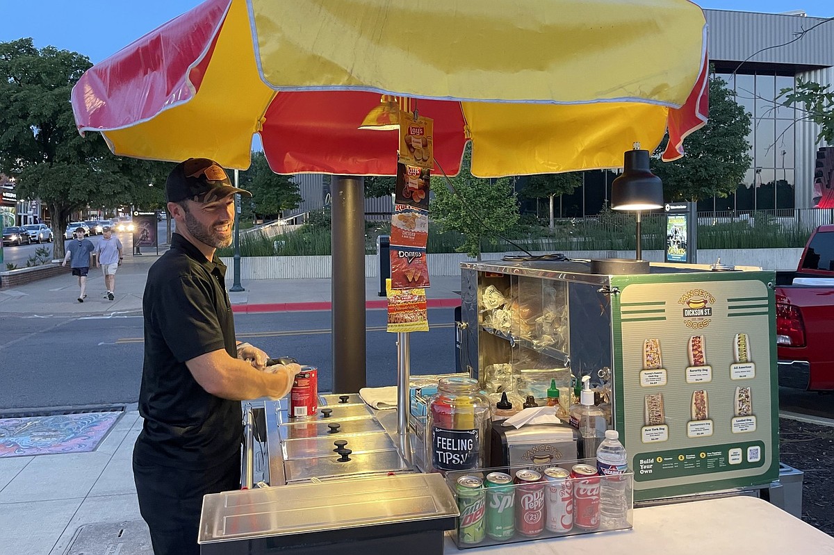 Dickson Street hot dog vendor provides safe place for University of Arkansas, Fayetteville students