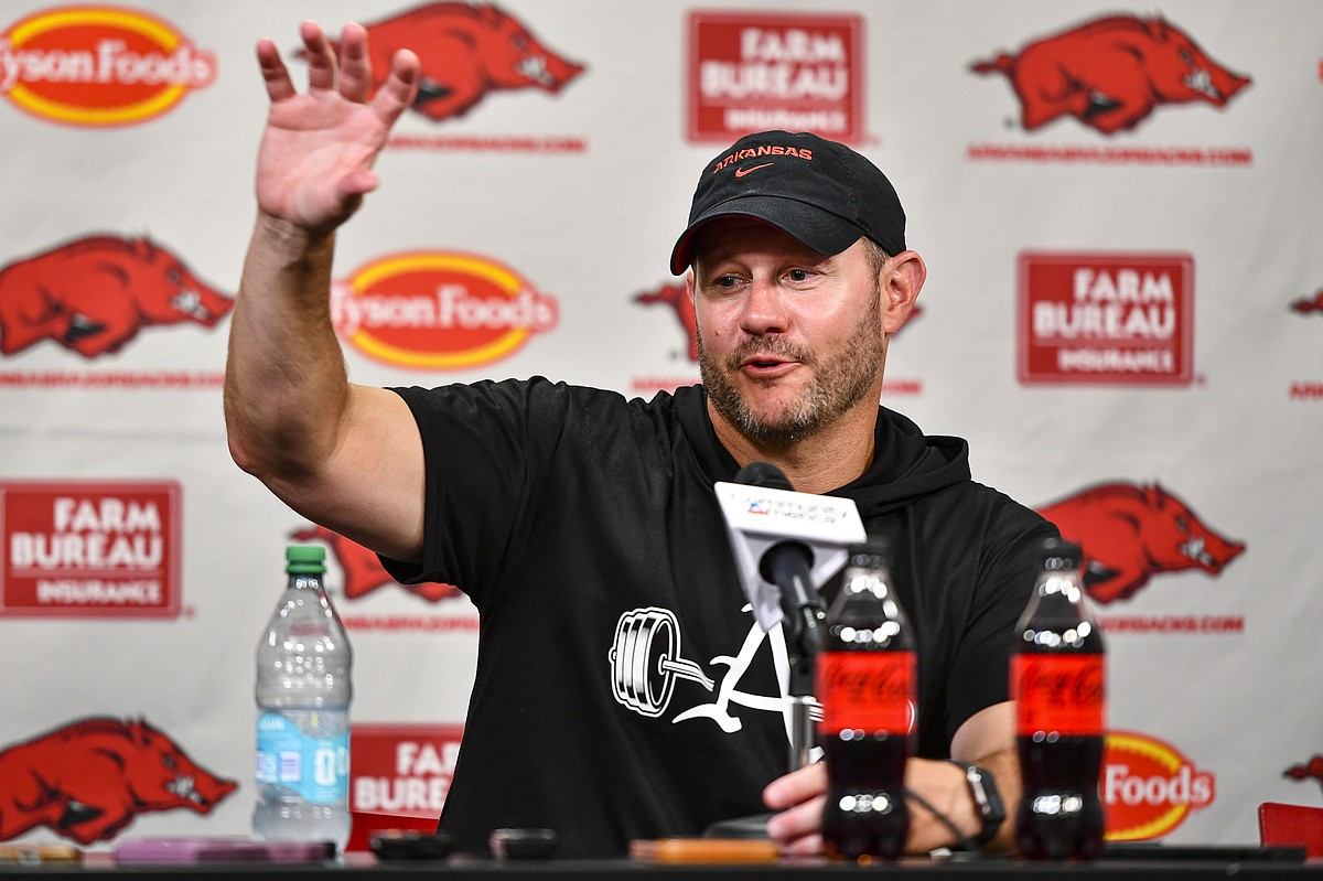 Arkansas football notebook: Heat preparation, injury updates, more from Razorbacks' first scrimmage