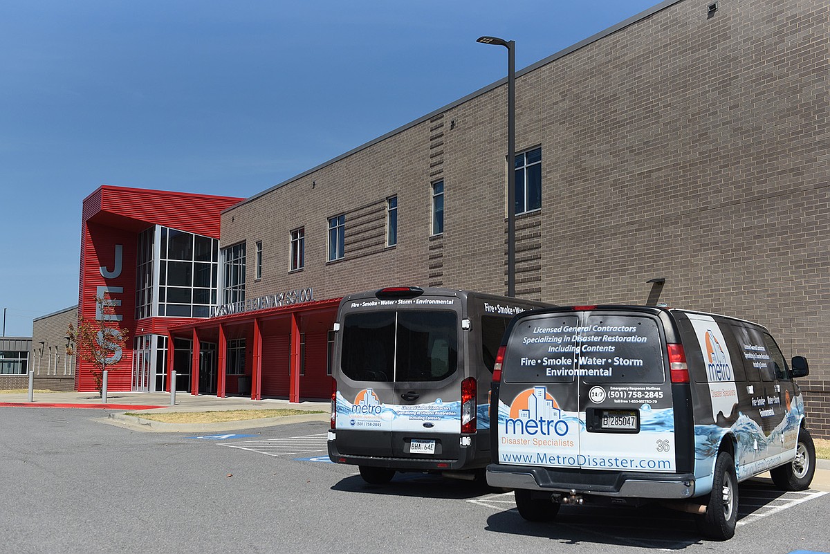 Jacksonville Elementary temporarily closed for mold cleaning