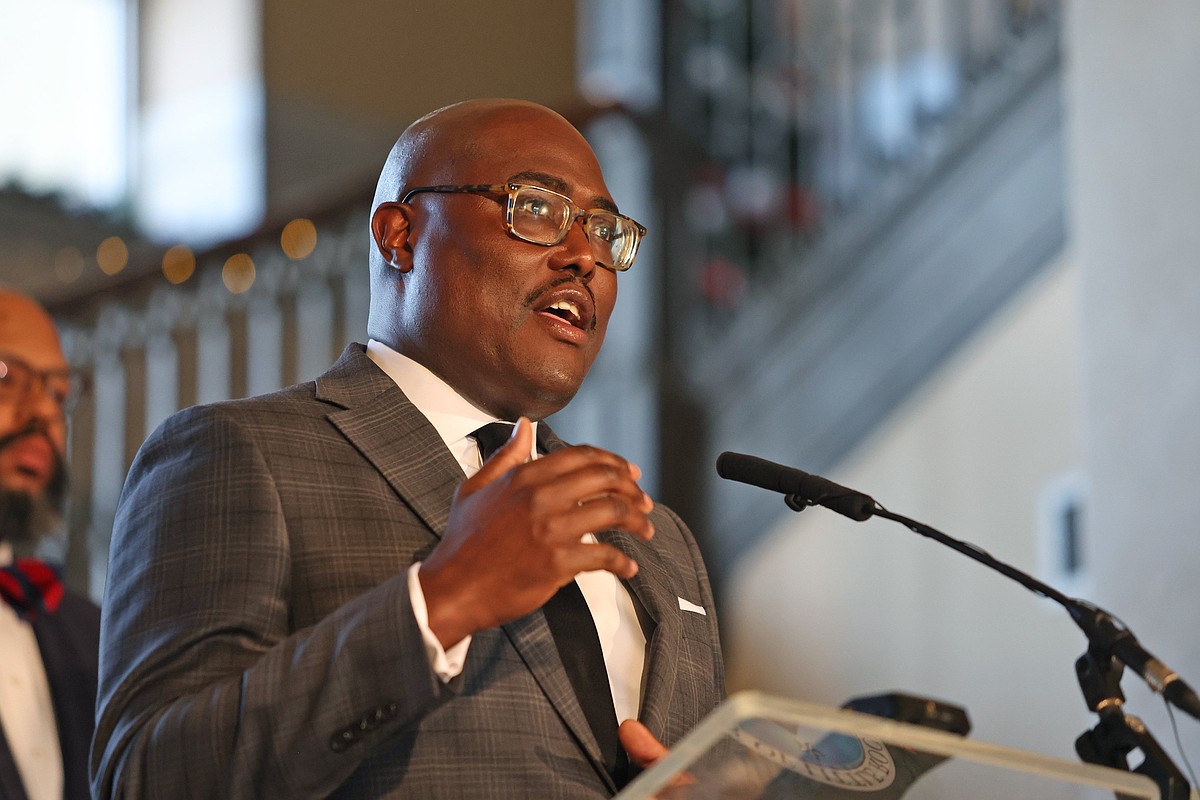 Mayor Frank Scott says footage of Little Rock police officer holding gun to suspect’s head ‘disturbing’