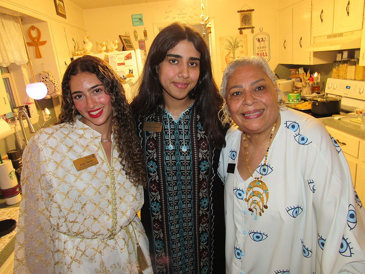 Welcome strangers | Arkansas Democrat Gazette