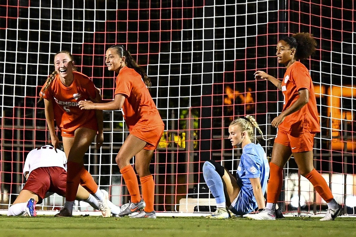 Arkansas soccer continues winless start, goalless stretch with home loss to Clemson
