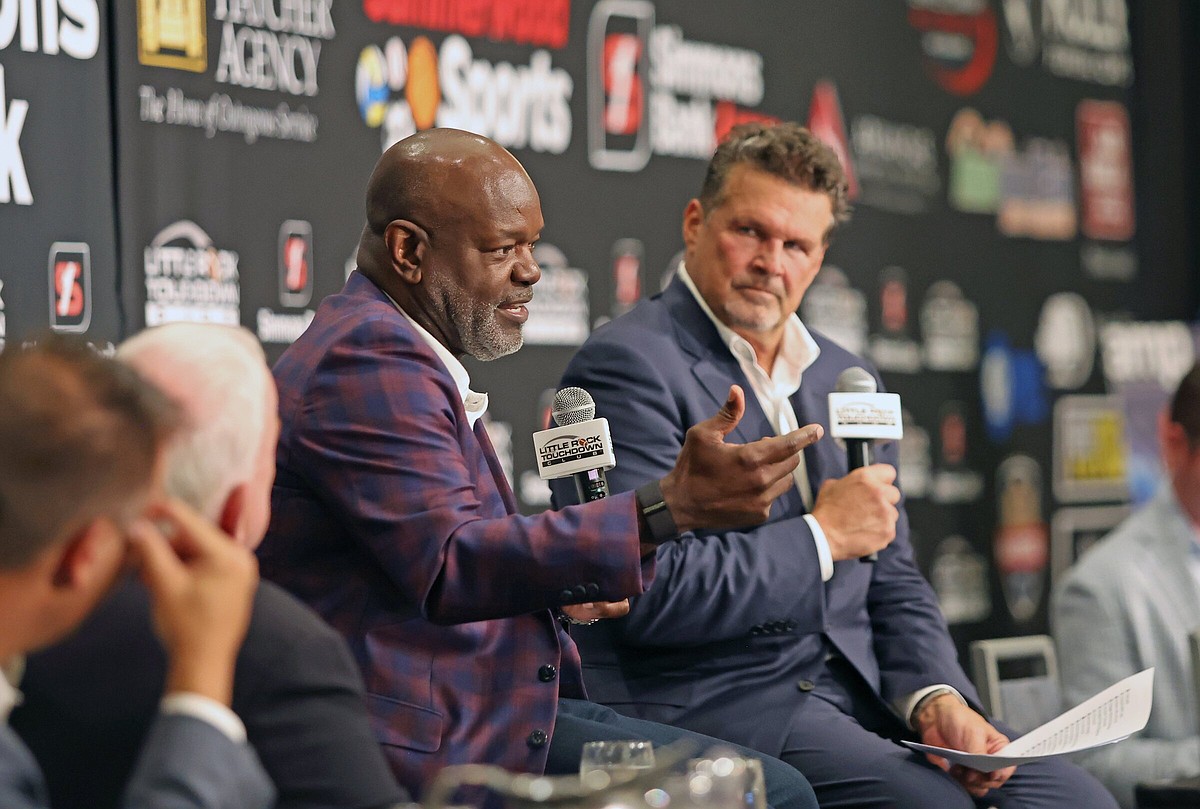 Dallas Cowboys great Emmitt Smith talks football, life at Little Rock Touchdown Club luncheon