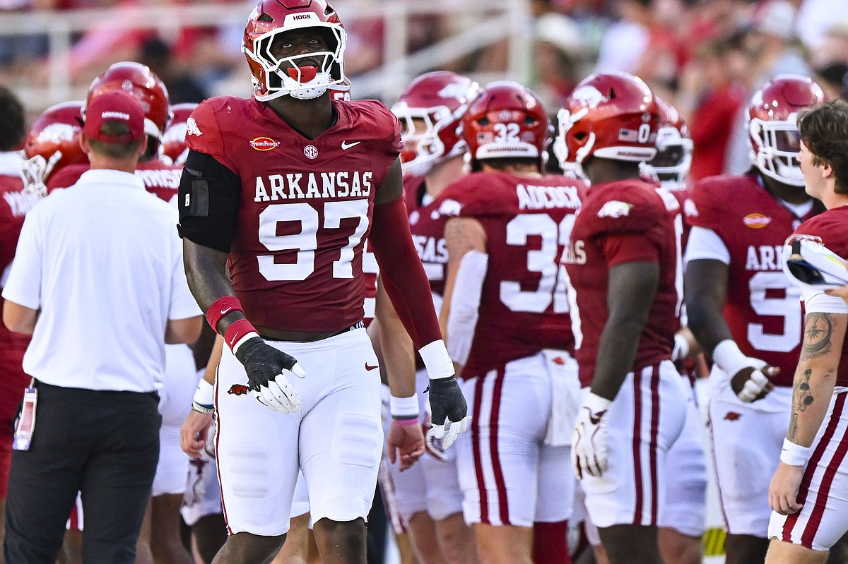 Arkansas football notebook: Why Quincy Rhodes did not start in Razorbacks' Week 1 win over North Alabama
