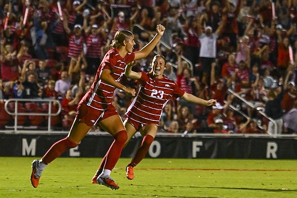 Arkansas soccer opens SEC play with marquee win over No. 19 Texas
