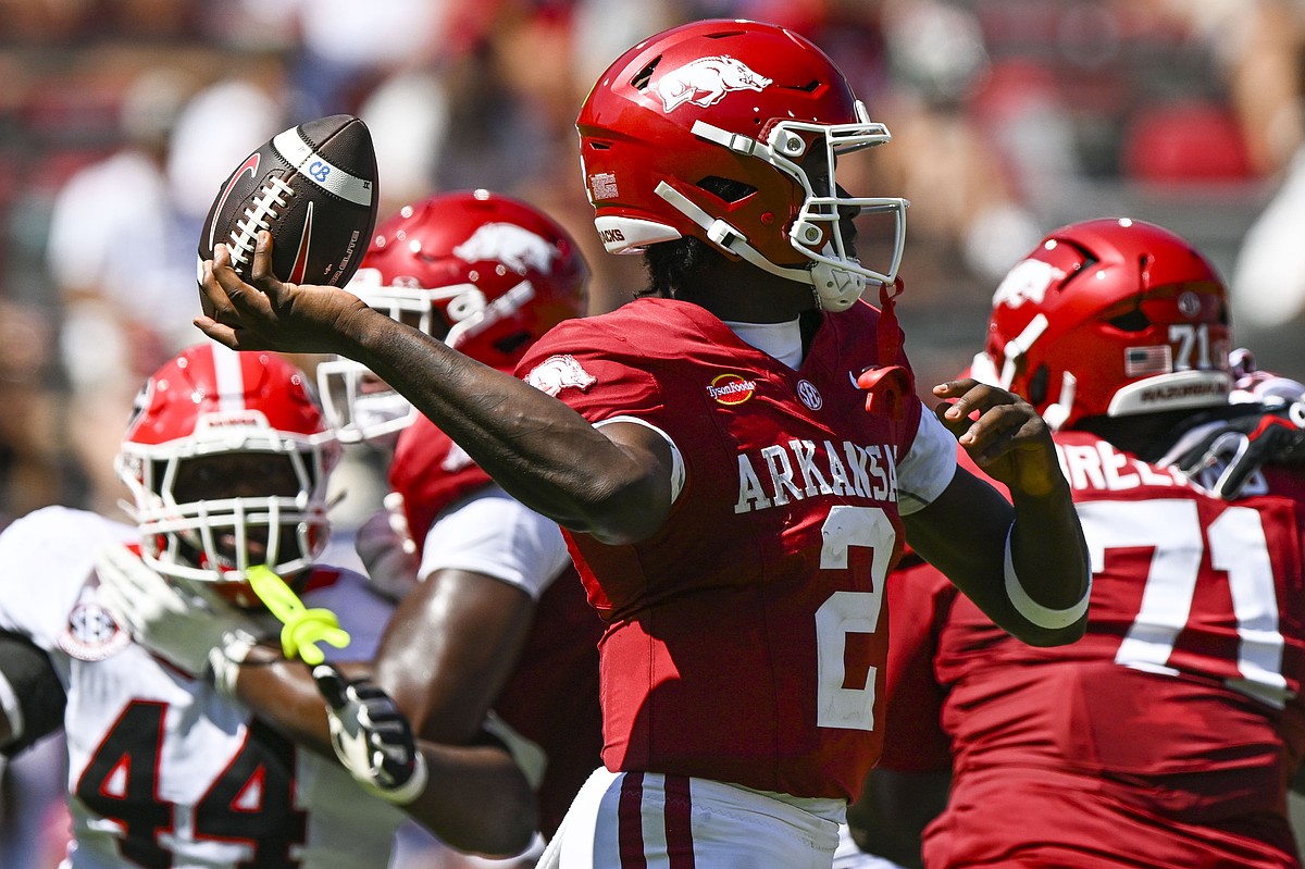 Arkansas football notebook: Razorbacks experiment with 2 QB system in ...