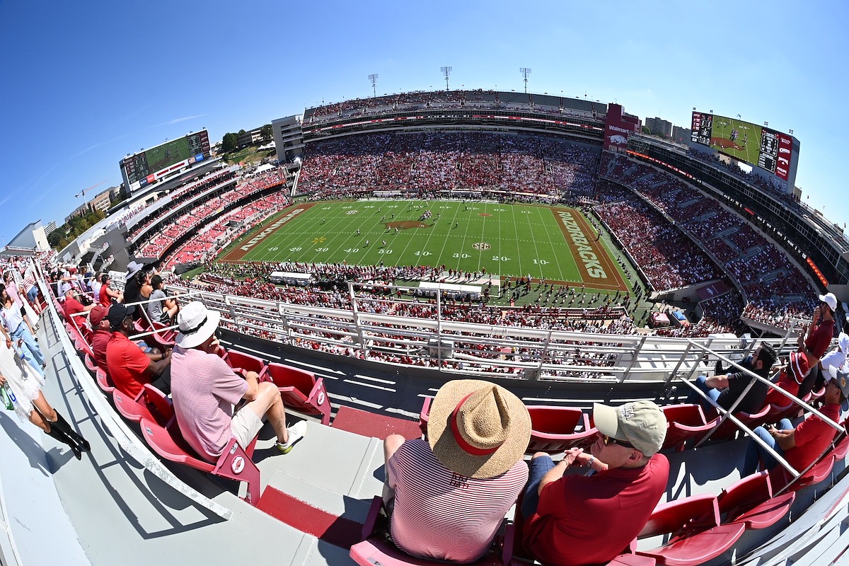 Arkansas football looking to regain a home field advantage as No. 15 Tennessee arrives