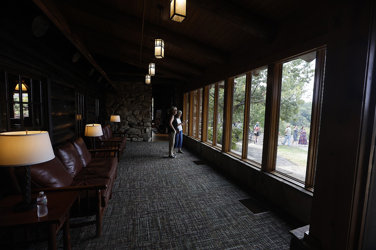 Sanders touts renovated lodge at Petit Jean