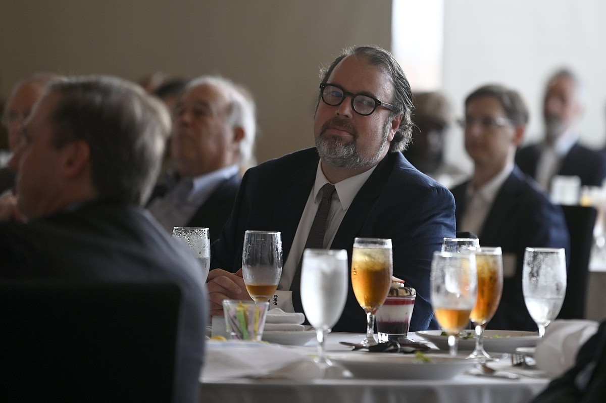 Sanders adviser Caldwell draws fire over vote that critics say benefits Arkansas private club over public hunters