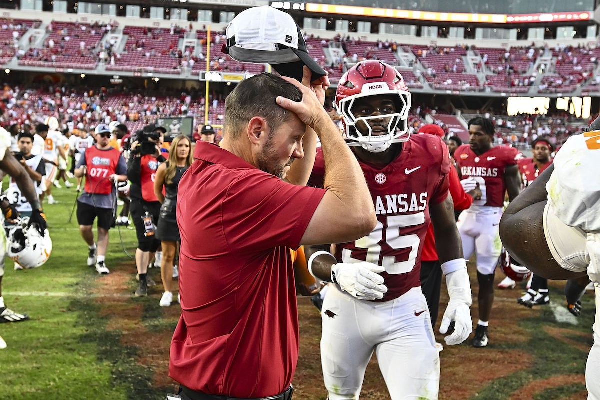 Arkansas football loses 14th SEC game in a row, 24-17 to Tennessee ...