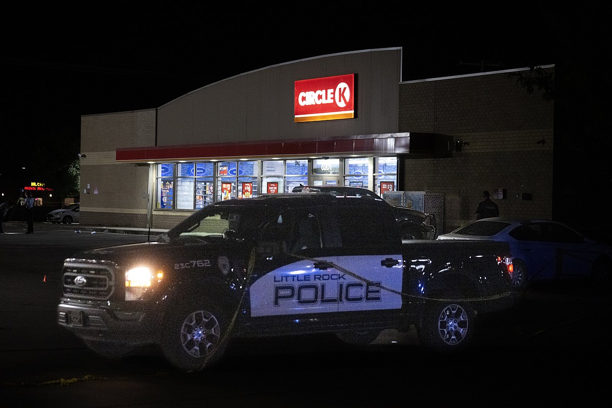 Police arrest 19-year-old in connection with shooting that left 2 dead at Little Rock convenience store