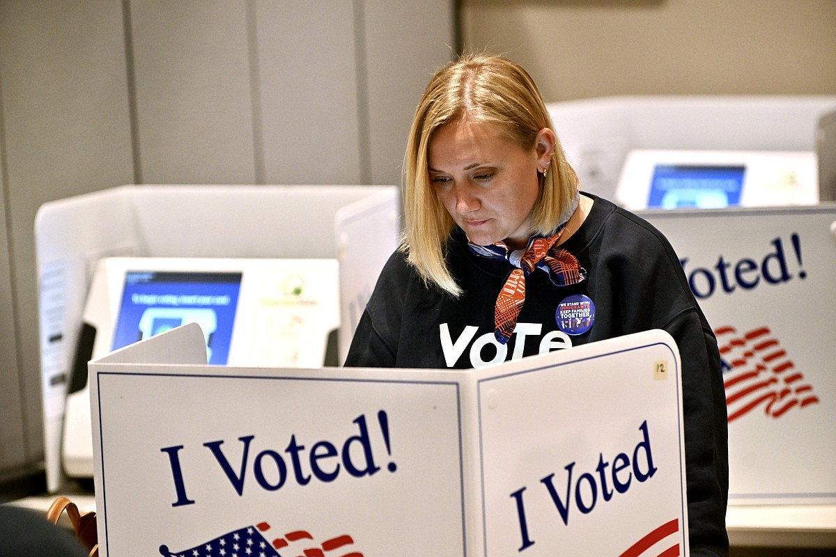 More than 1,300 registered voters cast ballots in Pulaski County during first 90 minutes of early voting, officials say
