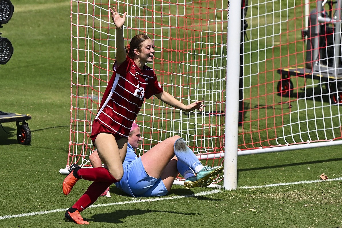 Arkansas soccer forward MacKenzie Gwin named SEC Freshman of the Week ...