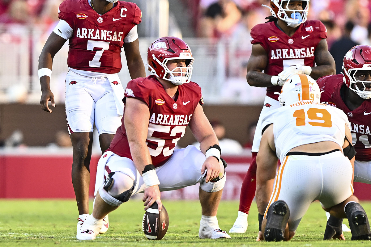 Arkansas football center Kash Courtney earns SEC weekly honor after Vanderbilt win