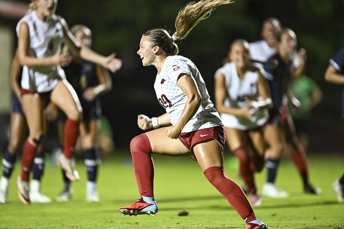 'Got to keep our foot on the gas': Arkansas soccer defeats Oklahoma, wins third in a row