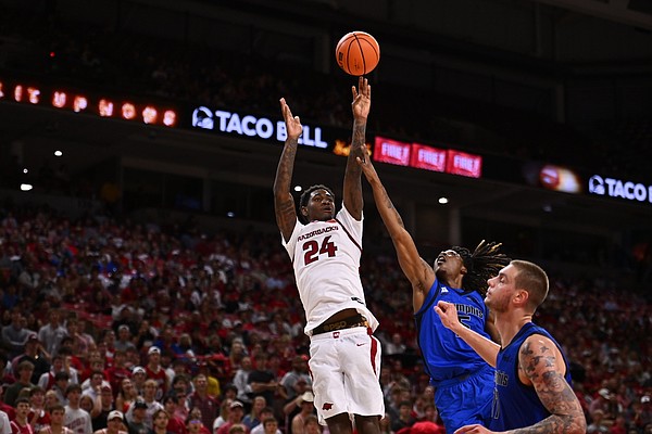 Billy Richmond Scores 17 as Arkansas defeats Memphis 93-81