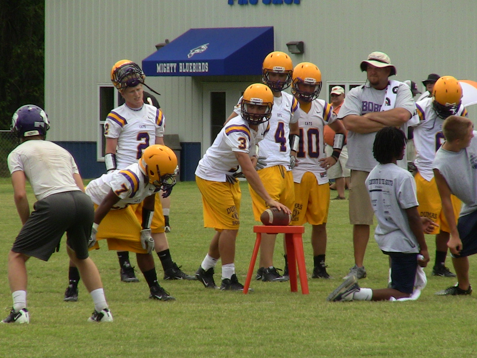 David Harten and Richard Davenport recap Day 1 of the Shootout of the South at the Mighty Bluebird Complex in Little Rock. The regional 7-on7 tournament highlights some great teams with some great players.