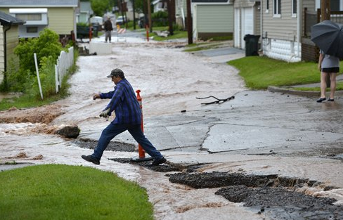 Floods fed by a steady torrential downpour have forced residents to evacuate their homes and animals to flee their pens at a zoo in a northeast Minnesota city. (June 20)